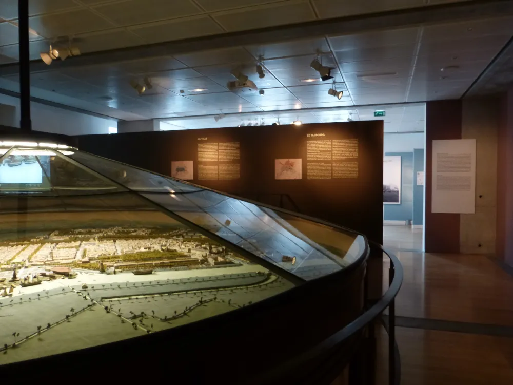 Vue sur le plan relief Touboulic au Centre interprétation du patrimoine