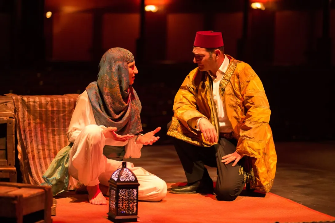 photo de deux comédiens jouant le rôle de Pierre Loti