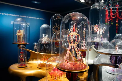 "Le Petit Théâtre de Peau d’Âne" de Jean-Michel Othoniel