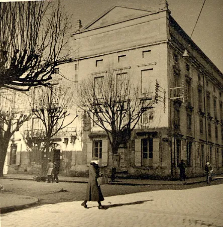 Façade de l'hotel Hèbre de St Clément Photo d'archive